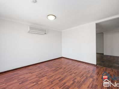 8 Emperor Close, Seville Grove WA 6112