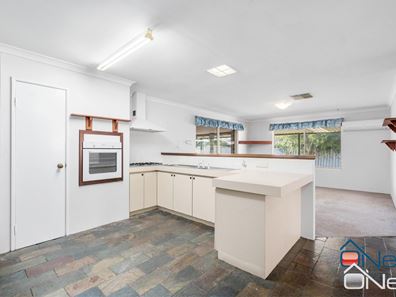8 Emperor Close, Seville Grove WA 6112