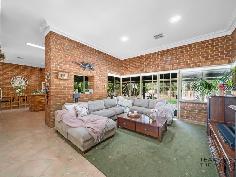 7180 West Swan Road, West Swan