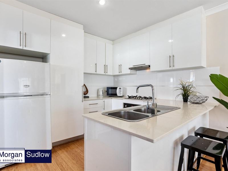 42B Lodesworth Road, Westminster