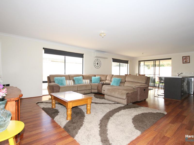 72 Highcliffe Circle, Lakelands