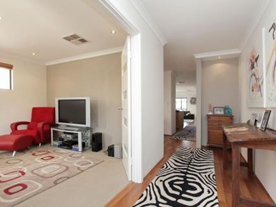 6 Vaspar Link, Aveley WA 6069