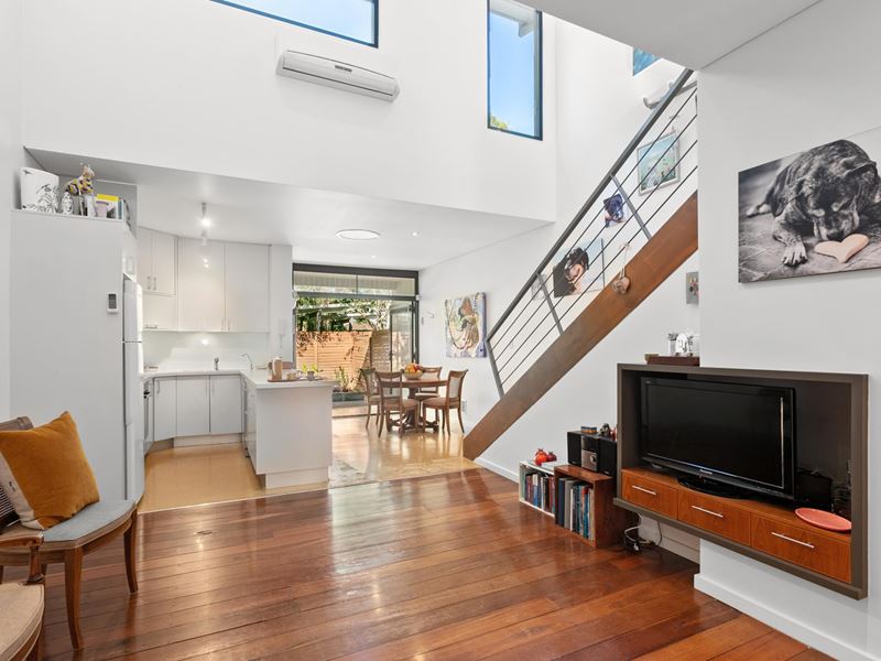 16D Princess Road, Crawley