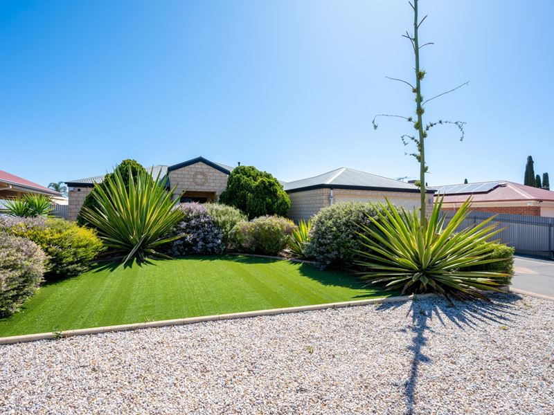 27 Longmore Parade, Broadwood