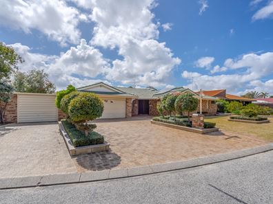 18 Leyburn Drive, Halls Head WA 6210