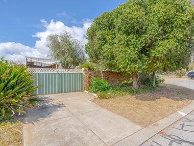 18 Leyburn Drive, Halls Head WA 6210