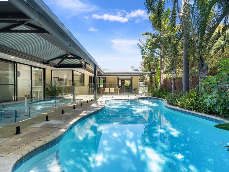 2 Amethyst Way, Carine