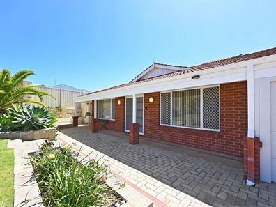 16 Drammen Elbow, Merriwa WA 6030