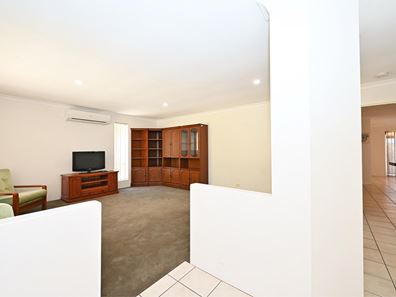 16 Drammen Elbow, Merriwa WA 6030