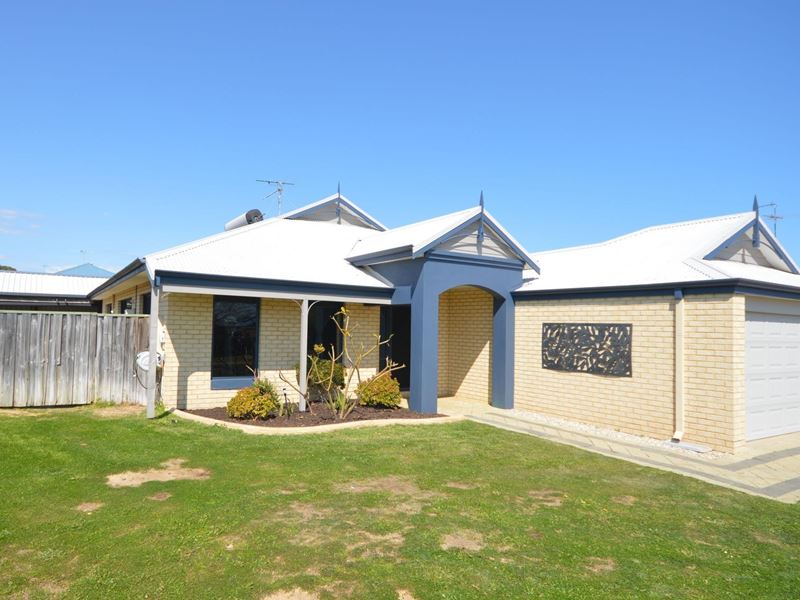 141 Peelwood Parade, Halls Head WA 6210