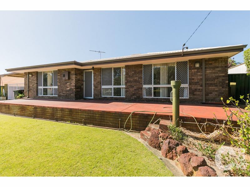 8 Hunt Place, Parmelia WA 6167