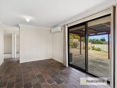 23 Skottowe Parkway, Parmelia WA 6167