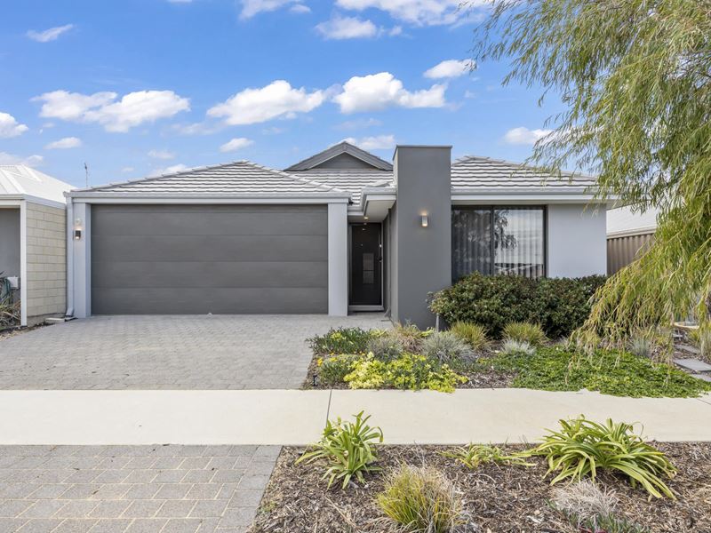 8 Broadgate Boulevard, Yanchep WA 6035