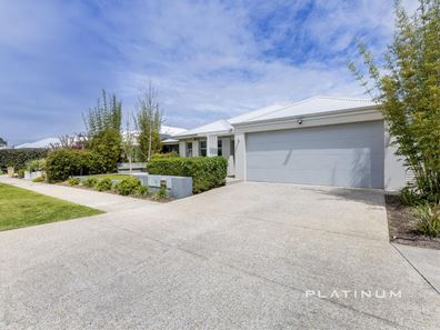 14 Torridge Approach, Piara Waters WA 6112