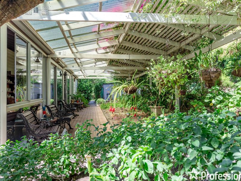 3 Topaz Court, Mount Richon WA 6112