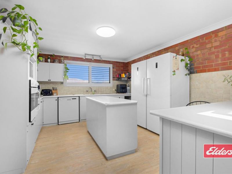 14 Batavia  Place, Mahomets Flats WA 6530