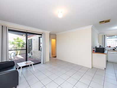 11/161 Sevenoaks Street, Cannington WA 6107