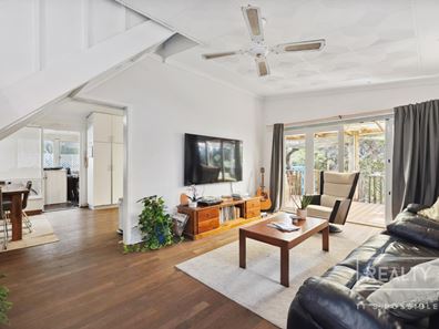 10 Mettam Street, Trigg WA 6029