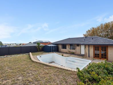 8 Kallaroo Place, Kallaroo WA 6025
