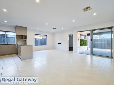 19 Claymore Place, Piara Waters WA 6112