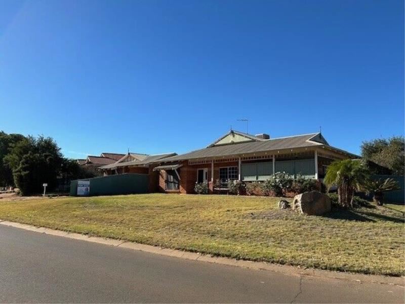 1 Kurnalpi Close, Hannans