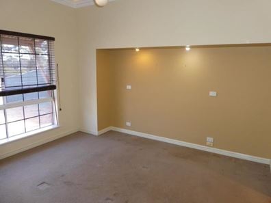 1 Kurnalpi Close, Hannans WA 6430