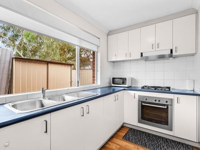 2/52 Station Street, Cannington WA 6107