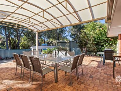 42 Heslop Road, Lesmurdie WA 6076