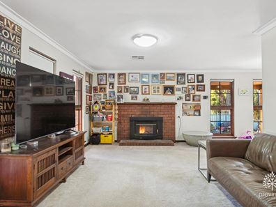 42 Heslop Road, Lesmurdie WA 6076