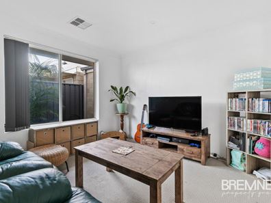 33 Gooljak Rise, Lakelands WA 6180