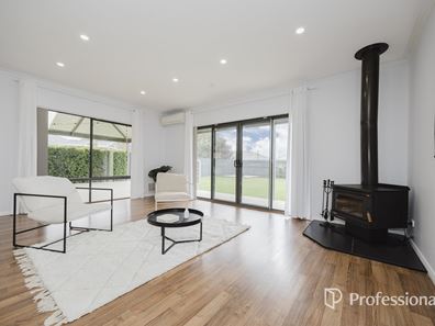 12 Moseley Drive, The Vines WA 6069