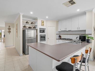 8 Dotterel Drive, Dudley Park WA 6210