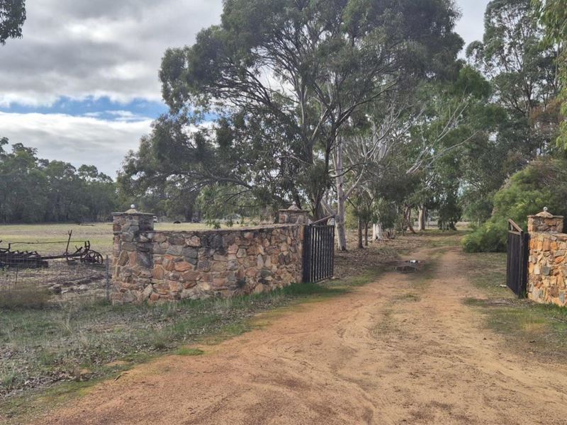 6 Cullalla  Road, Mooliabeenee
