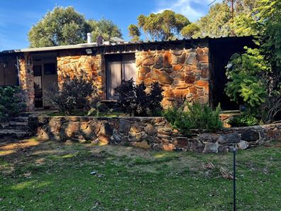 6 Cullalla  Road, Mooliabeenee WA 6504