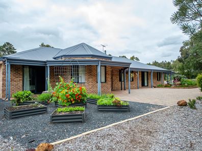 42 Armstrong Street, Boyanup WA 6237