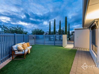 2 Bentham Turn, Banksia Grove WA 6031