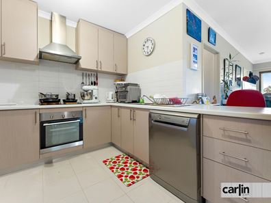 6/148 Railway Parade, Queens Park WA 6107