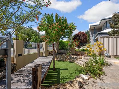 17 Mount Henry Road, Salter Point WA 6152