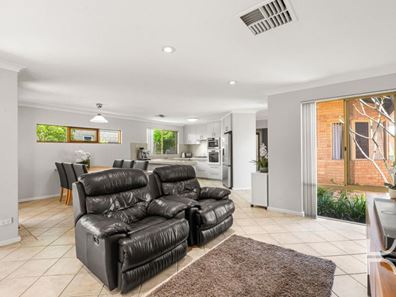 4/39 Westbury Crescent, Bicton WA 6157