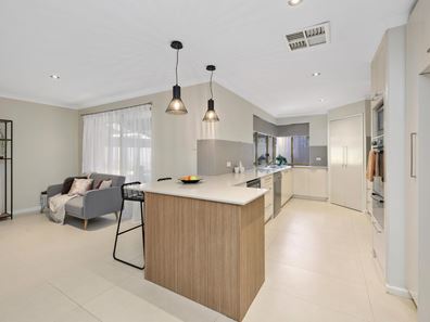 6 Treaty Oak Cove, Bibra Lake WA 6163