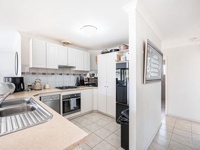 61 Lauterbach Drive, Gosnells WA 6110