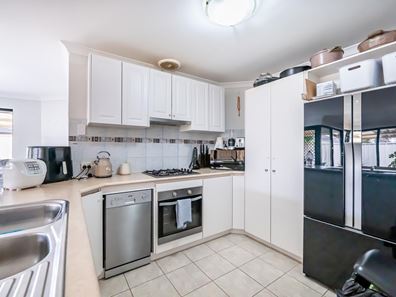 61 Lauterbach Drive, Gosnells WA 6110