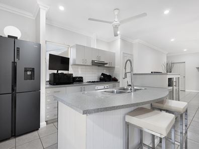 10 Schooner Street, Baynton WA 6714