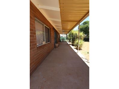 18 Saltbush Rd, Kambalda West WA 6442