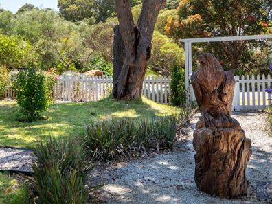 2 Maloney Close, Ocean Beach WA 6333