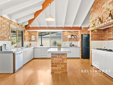 13 PEAK View, Canning Vale WA 6155