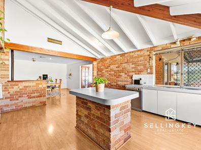13 PEAK View, Canning Vale WA 6155