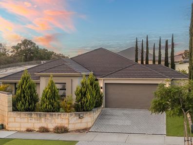 1 Eucalyptus Drive, Hammond Park WA 6164