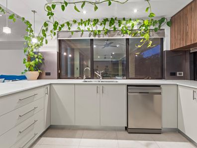 7 Paspalum Street, Piara Waters WA 6112