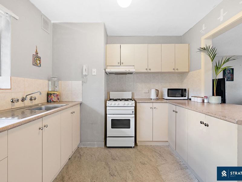 13/21 Disney Road, Parmelia WA 6167
